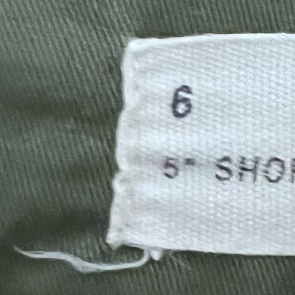 GAP Sage Green Shorts Size 6 5” length - Picture 4 of 4